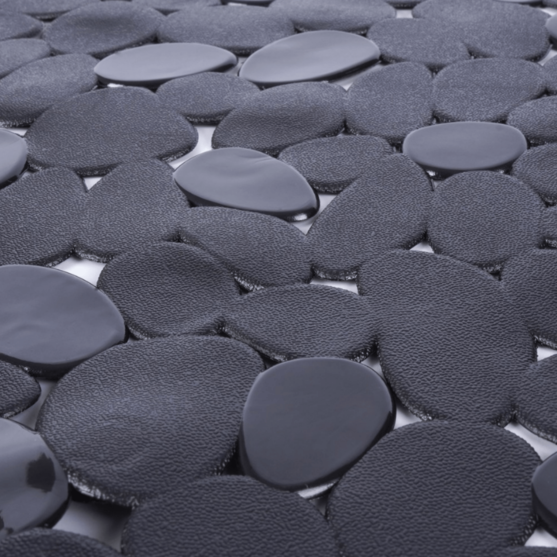 Atsparus vandeniui vonios kilimėlis, užtikrinantis stabilumą ir saugumą maudantis