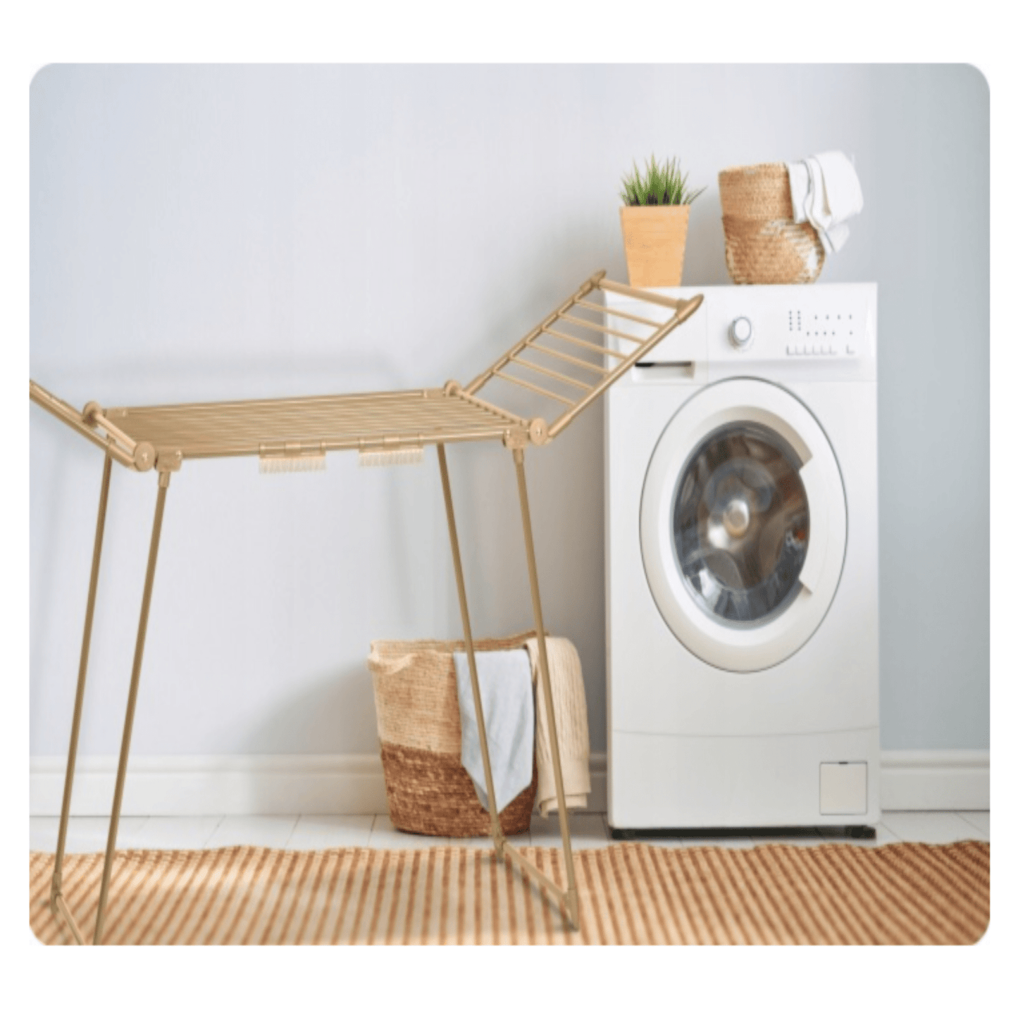 Stilinga auksinės spalvos skalbinių džiovyklė moderniam interjerui
