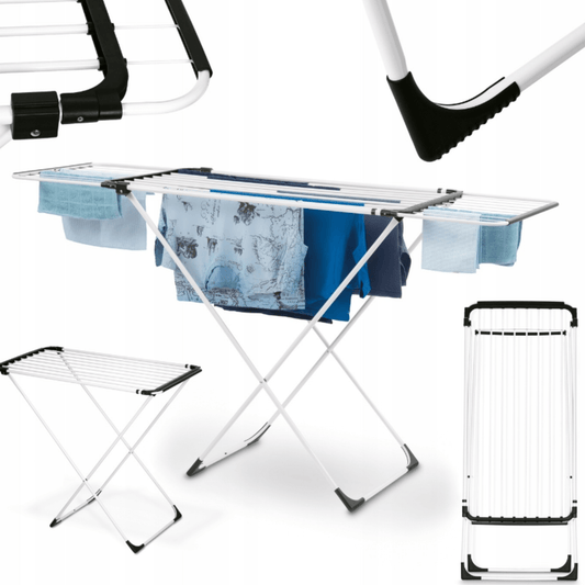 Skalbinių džiovyklė su pakabintais rankšluosčiais ir patalyne