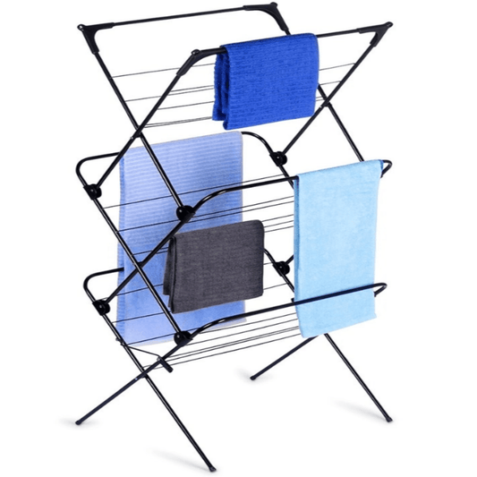 Vertikali trijų lygių skalbinių džiovykla iš juodo metalo.