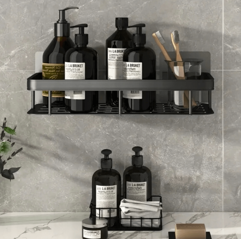 Kompaktiška pakabinama lentyna kosmetikai ir mažiems vonios aksesuarams