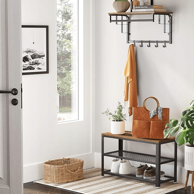 Universalus batų laikymo sprendimas mažoms erdvėms