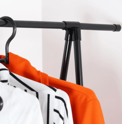 Drabužų kabykla ant ratukų 88x44x160 cm. - LUCA