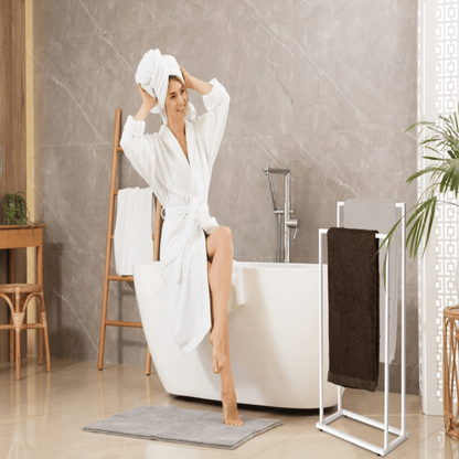 Rankšluosčių kabykla su pakabintais rankšluosčiais – naudojimo pavyzdys