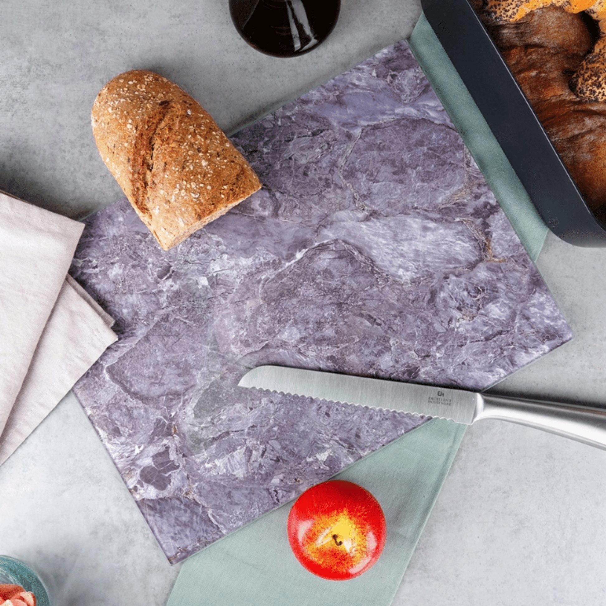 Stačiakampė stiklinė pjaustymo lenta pilkos spalvos virtuvei