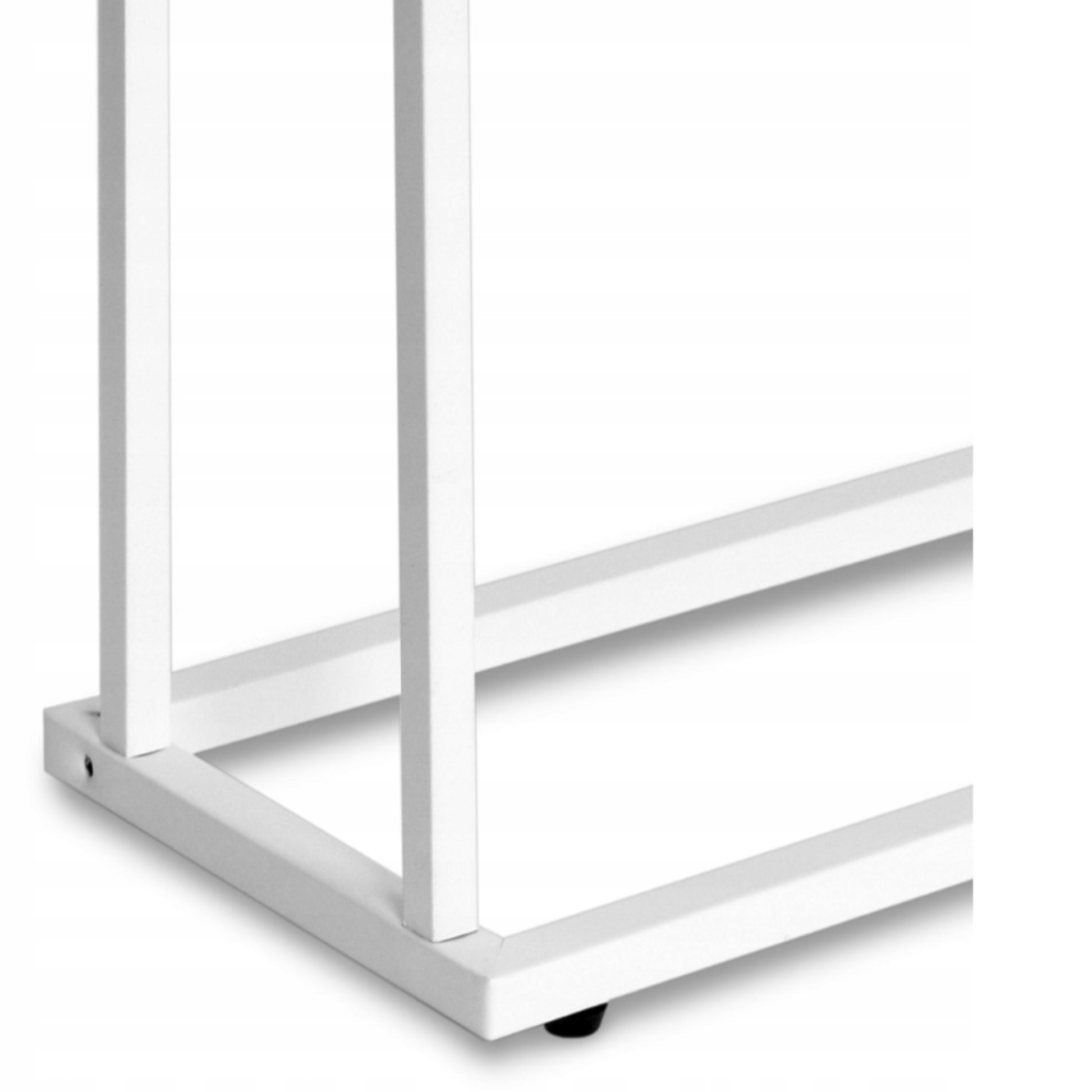 Blizgios baltos spalvos plieninis paviršius – iš arti