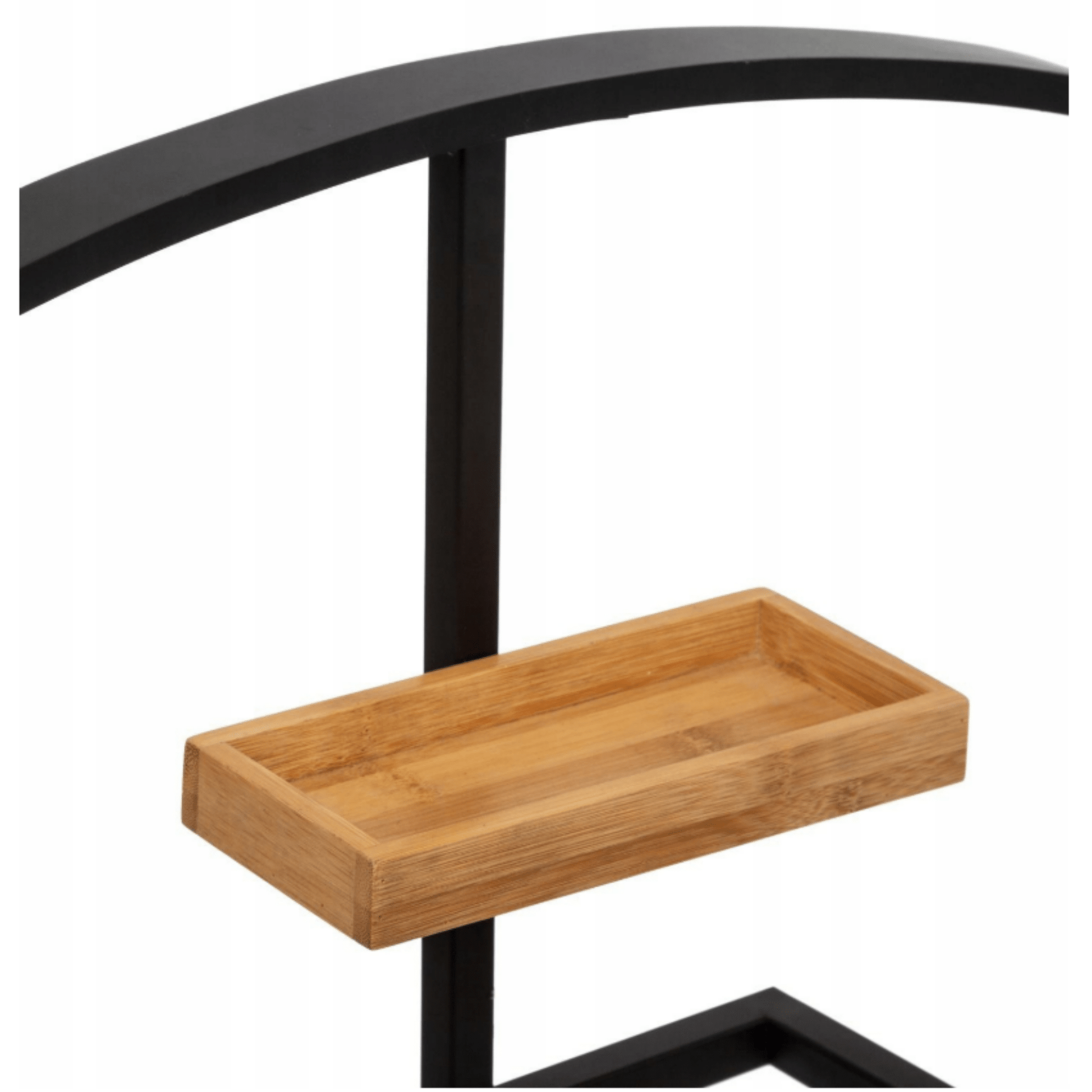 Kompaktiškas bambuko drabužių stovas miegamajui su vieta papuošalams