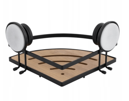 Kampinė juoda vonios lentyna su bambuko apdaila pritvirtinta siurbtukais prie plytelių sienos