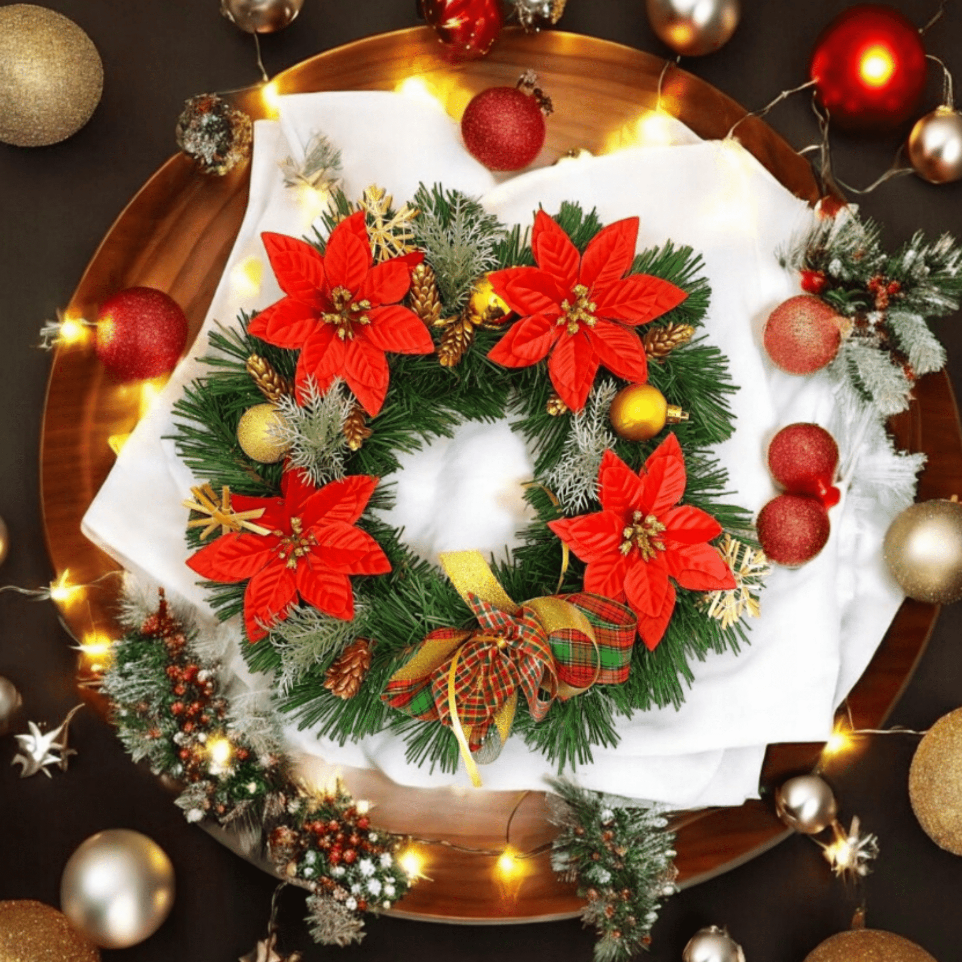 Kalėdinis vainikas dovanai arba namų puošybai, tinka durims, sienoms ir stalui